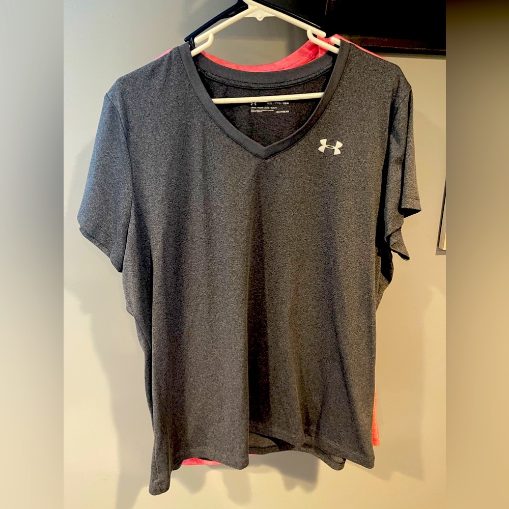 Under Armour Athletic top in charcoal gray